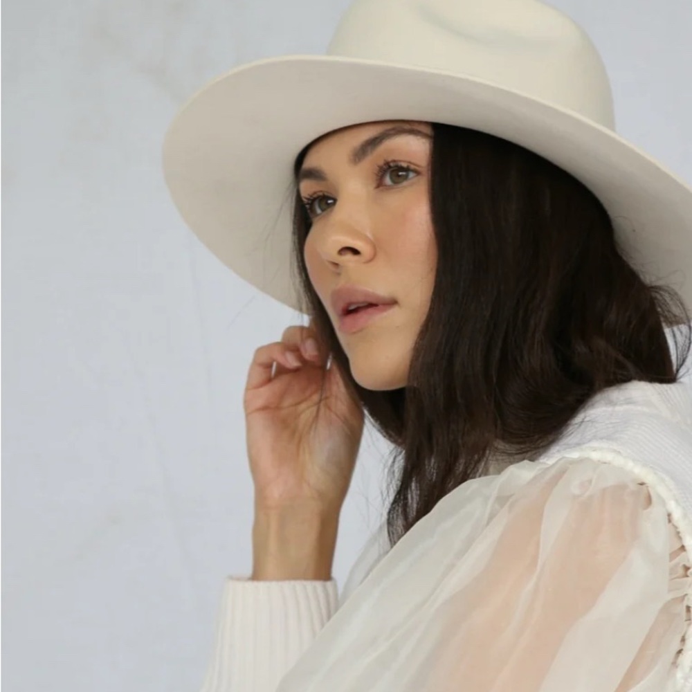 Chic Cream Women's kin the Label